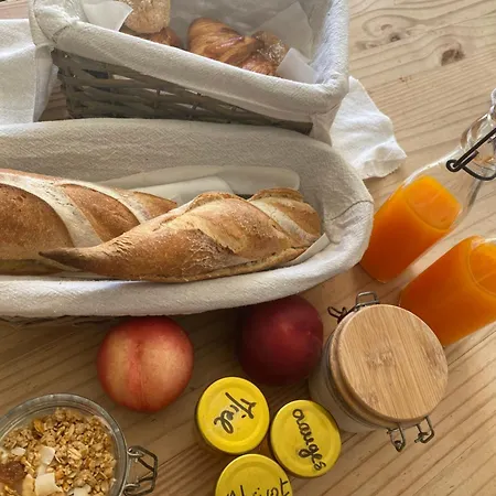 Le Cabanon De Val Bed & Breakfast