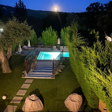 Le Cabanon De Val Bed & Breakfast